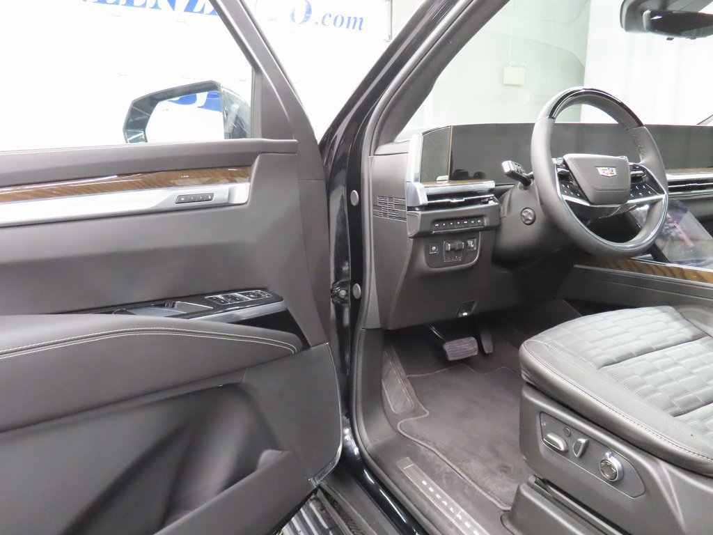 Used 2026 Cadillac Escalade Platinum Sport w/ LPO, Floor Liner Package AWD/4WD image 46
