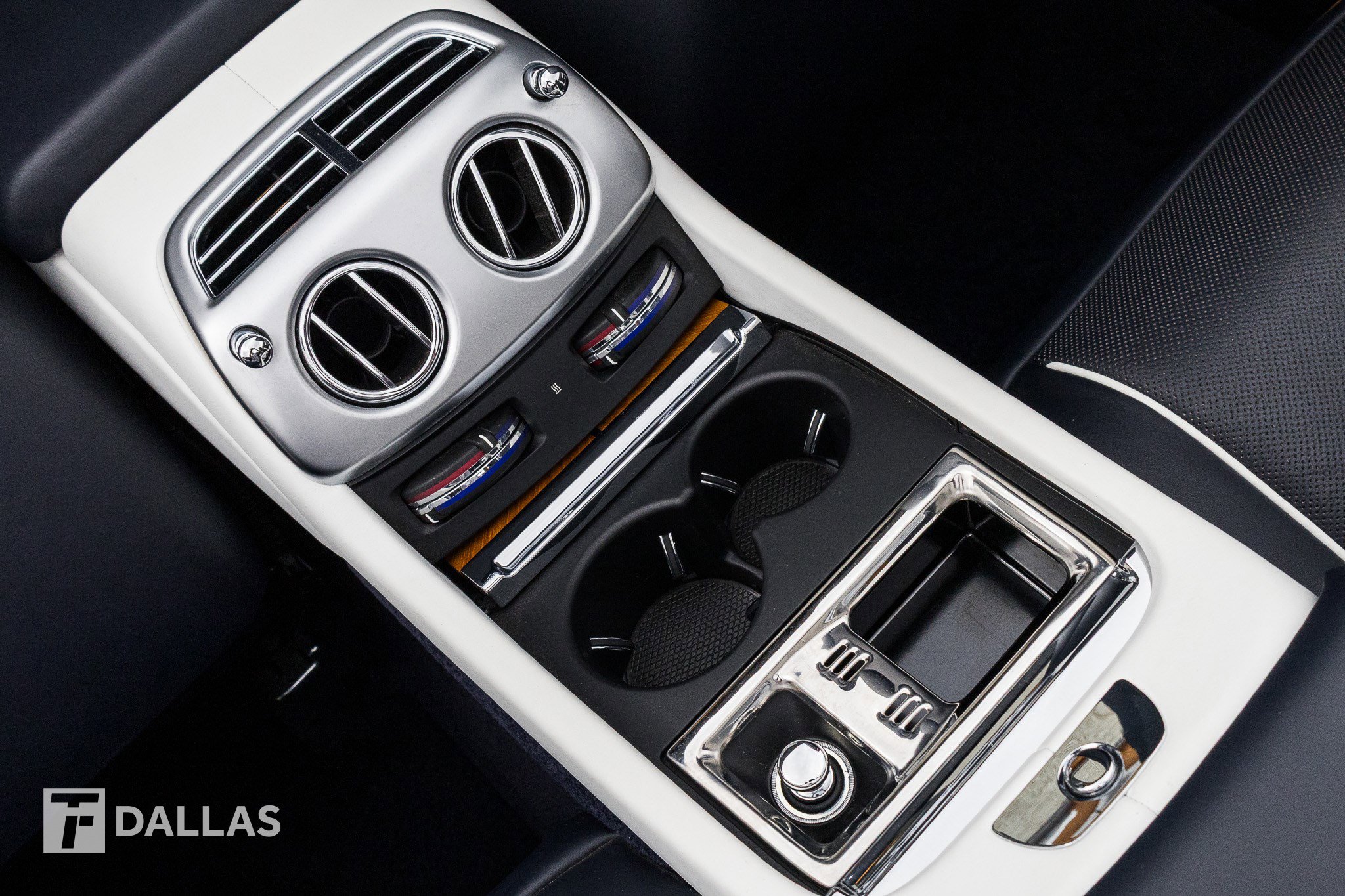 Used 2019 Rolls-Royce Dawn image 30