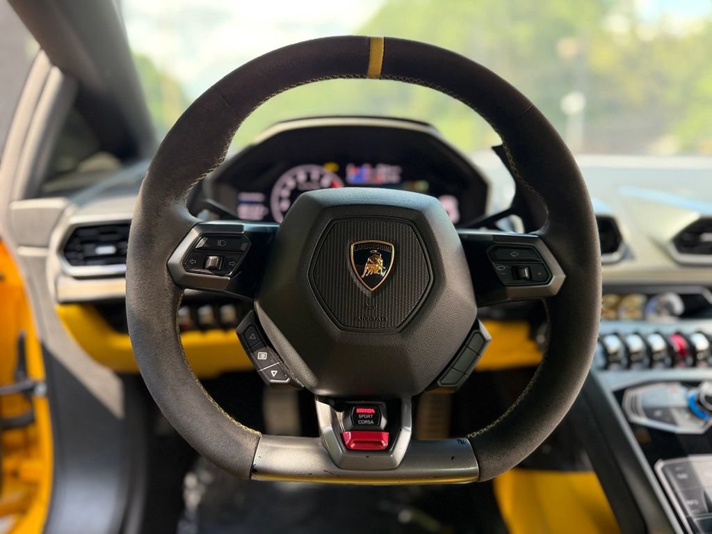 Used 2015 Lamborghini Huracan LP 610-4 AWD/4WD image 38