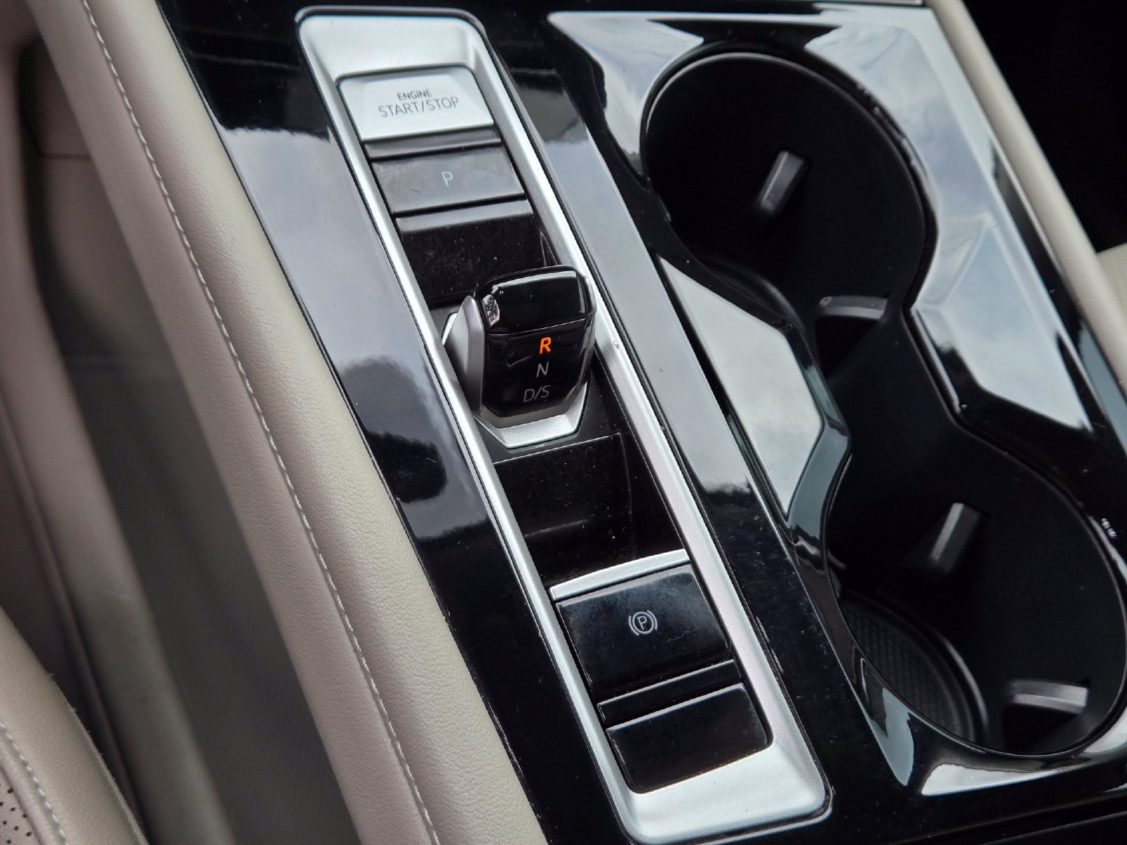 Used 2024 Volkswagen Atlas SE FWD image 20