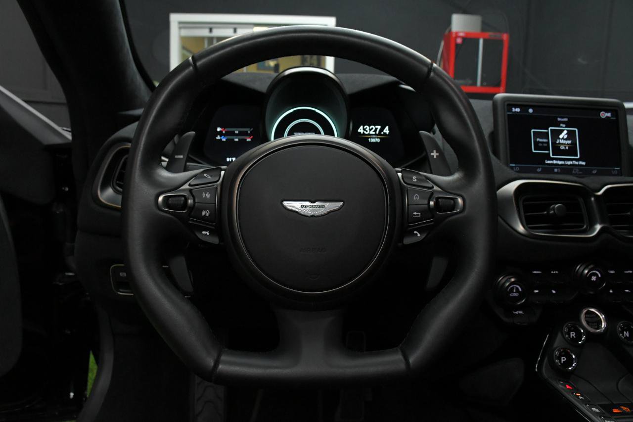 Used 2020 Aston Martin V8 Vantage Coupe RWD image 24