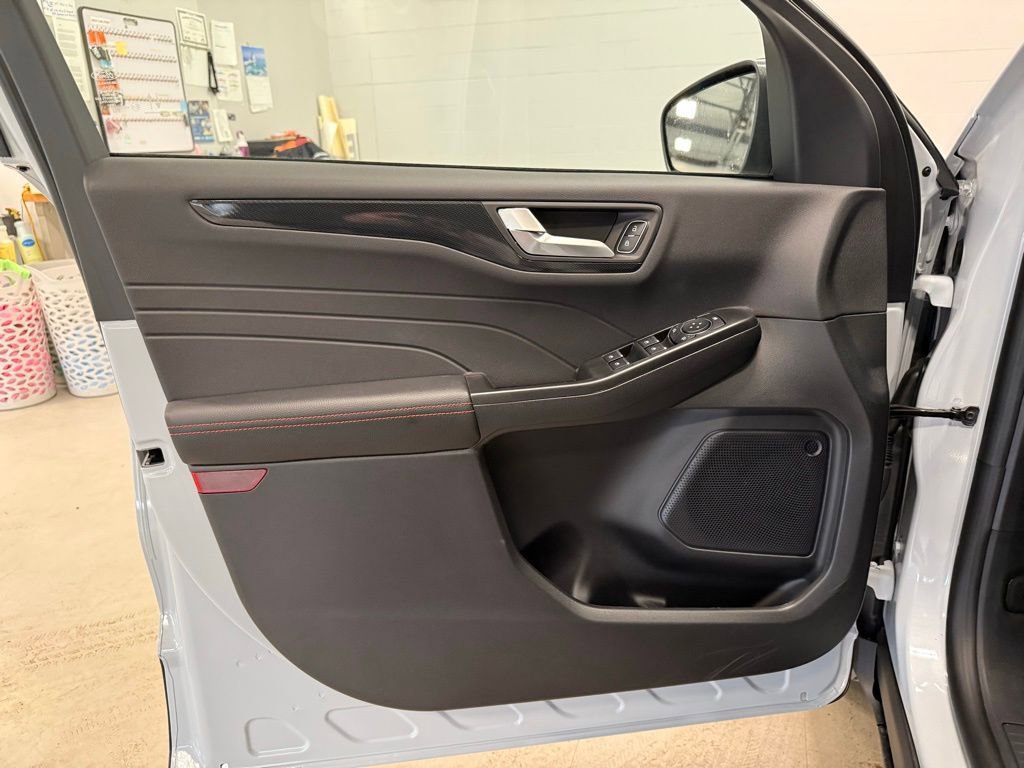 New 2026 Ford Escape ST-Line w/ Tech Pack #1 AWD/4WD image 28