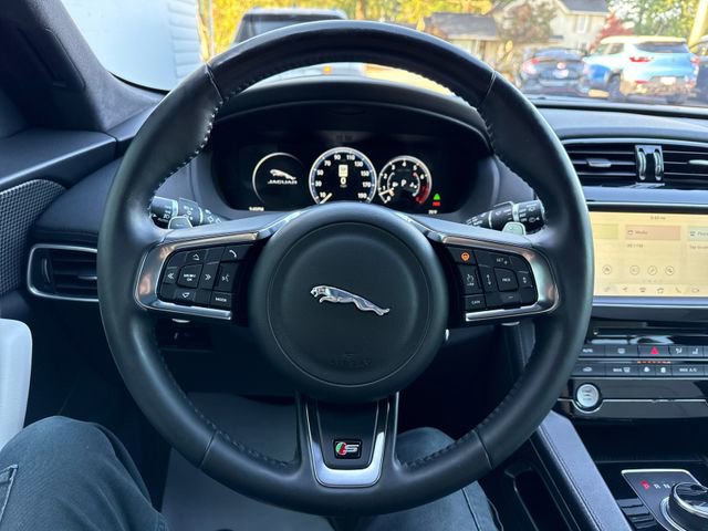 Used 2017 Jaguar F-PACE First Edition image 19