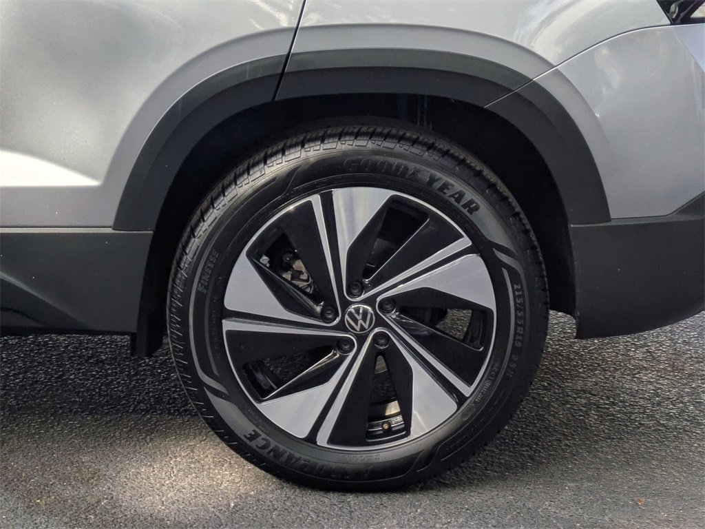 Used 2025 Volkswagen Taos SE image 37