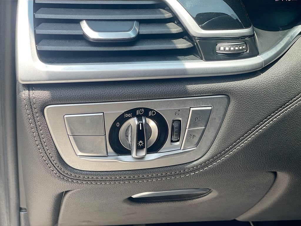 Used 2020 BMW 740i w/ M Sport Package RWD image 10