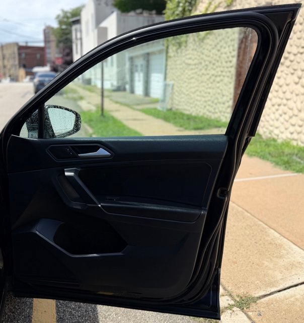 Used 2020 Volkswagen Tiguan SE AWD/4WD image 22
