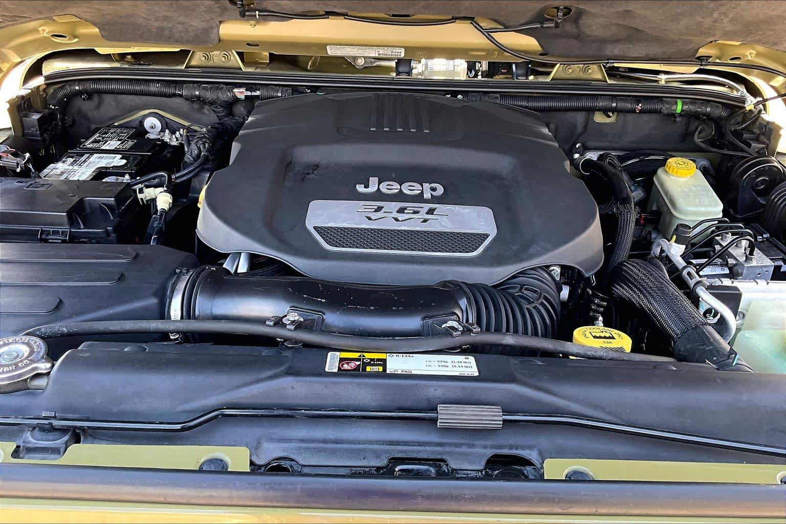 Used 2013 Jeep Wrangler Unlimited Rubicon w/ Connectivity Group AWD/4WD image 33