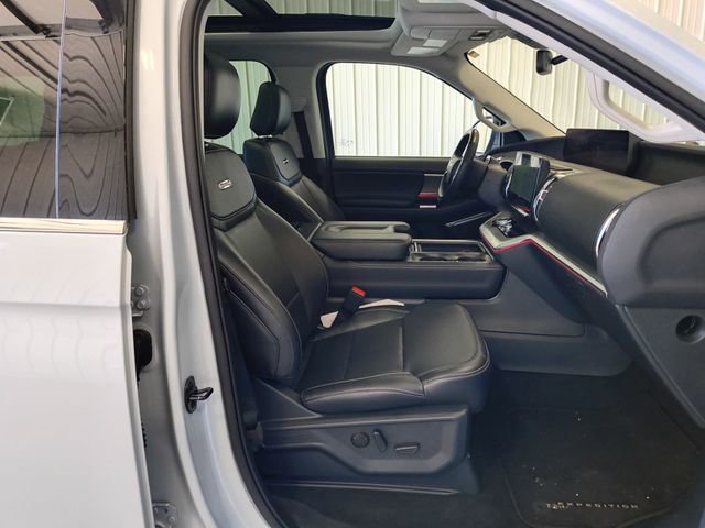 Used 2025 Ford Expedition Platinum AWD/4WD image 27