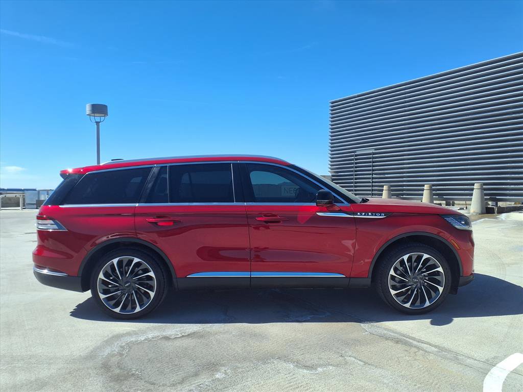 Used 2025 Lincoln Aviator Reserve w/ Equipment Group 201A image 7