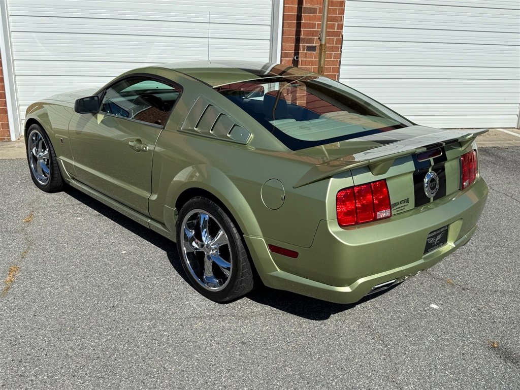 Used 2005 Ford Mustang GT Premium image 17
