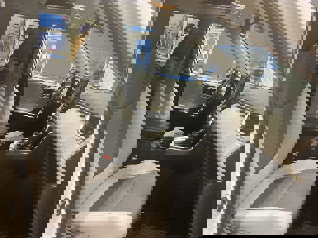 Used 2021 Toyota RAV4 XLE w/ Convenience Package image 24