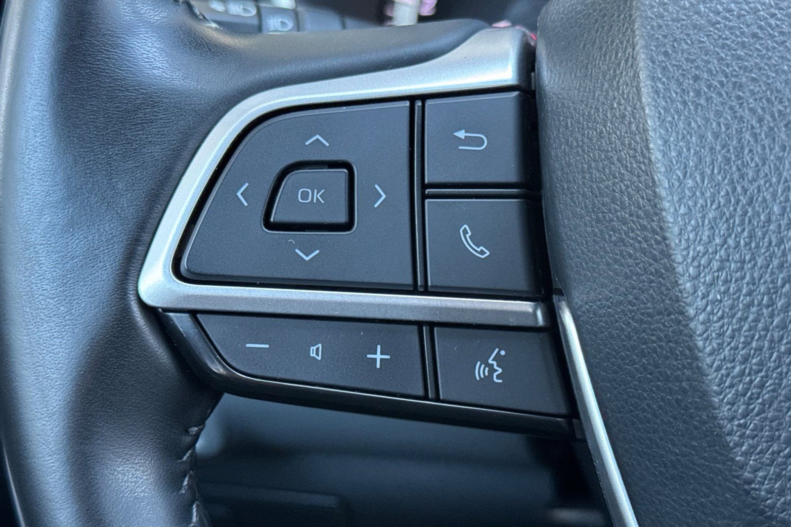 Used 2023 Toyota Highlander XLE image 27