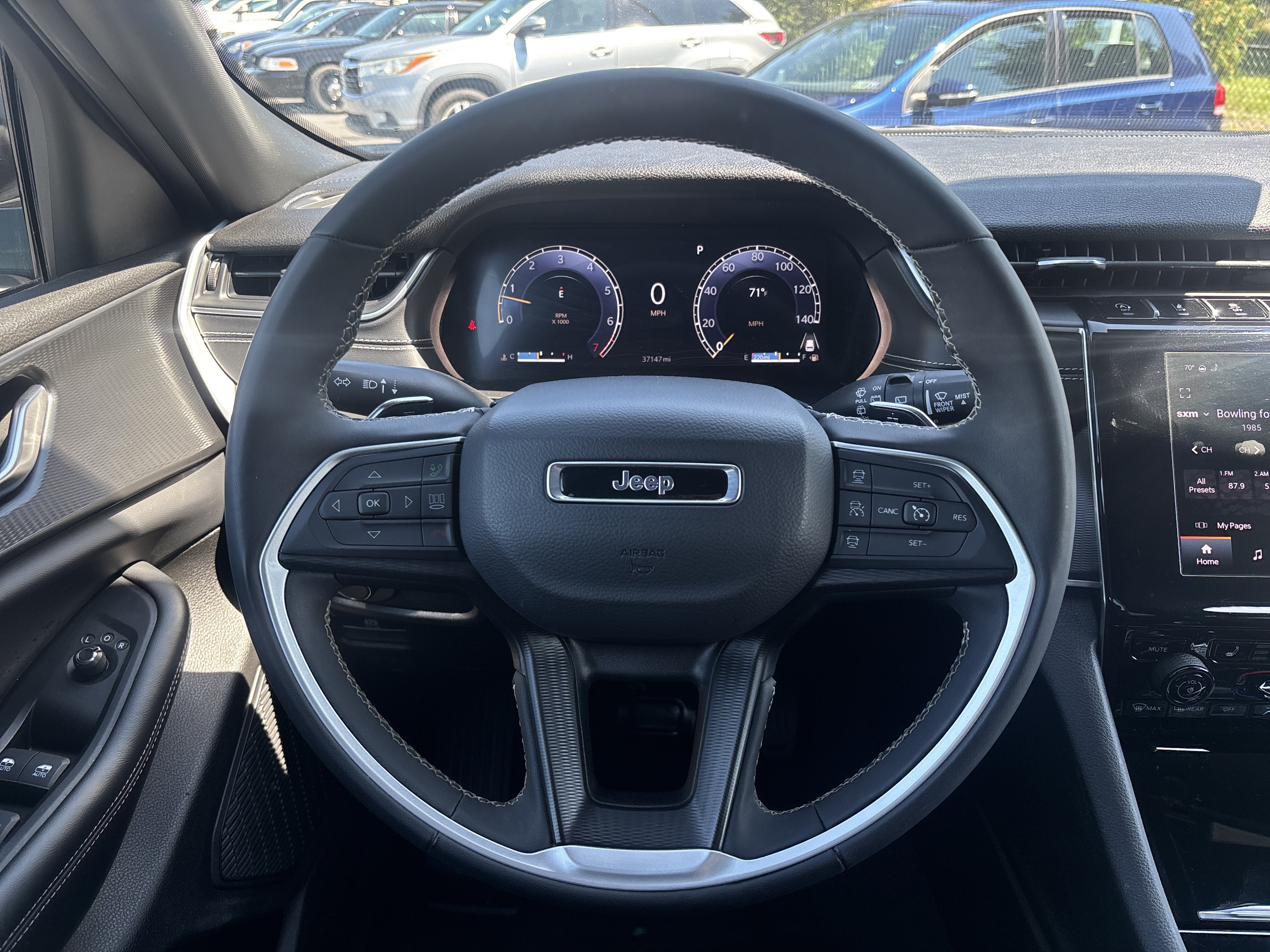Used 2025 Jeep Grand Cherokee Altitude AWD/4WD image 3