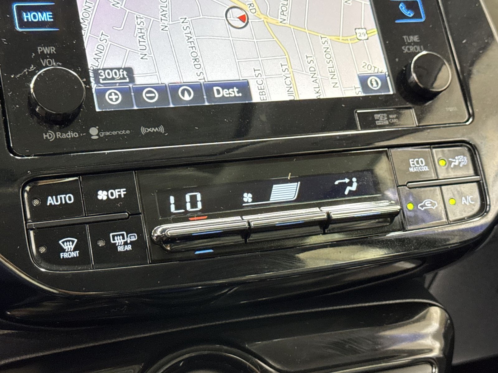 Used 2017 Toyota Prius Three w/ Advanced Technology Package FWD image 22