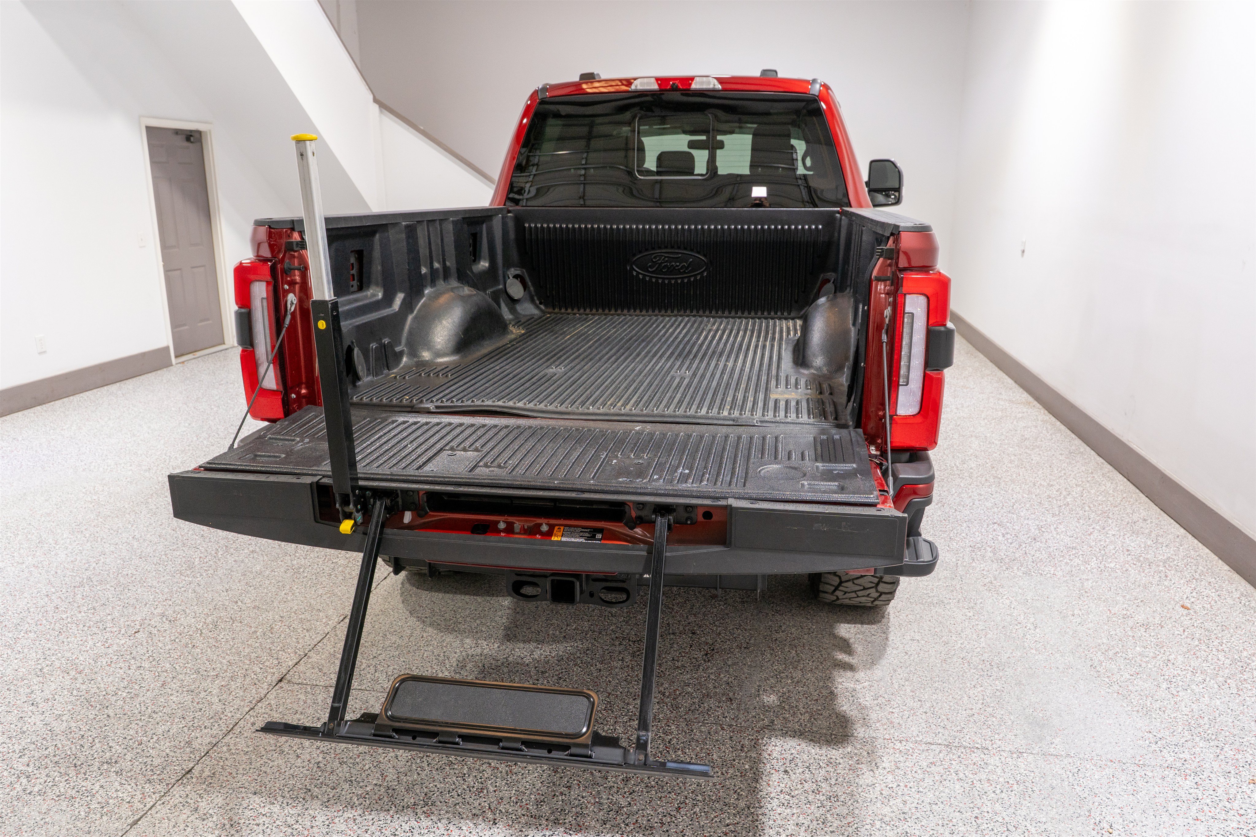 Used 2025 Ford F250 Platinum w/ Platinum Plus Package AWD/4WD image 11