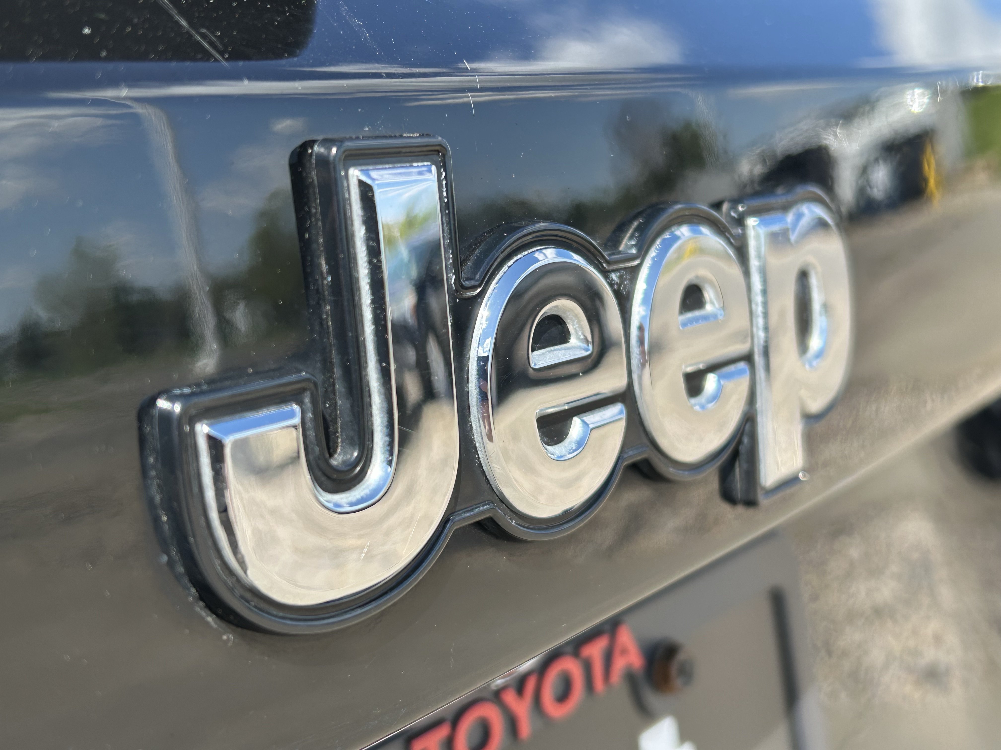 Used 2022 Jeep Renegade Latitude w/ Convenience Group AWD/4WD image 7