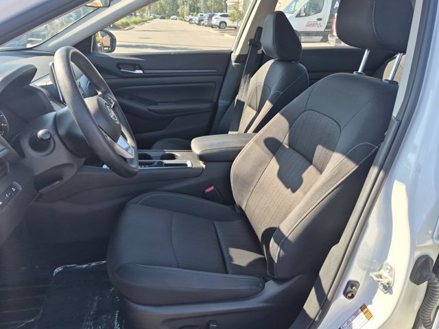 Used 2025 Nissan Altima 2.5 SV FWD image 13