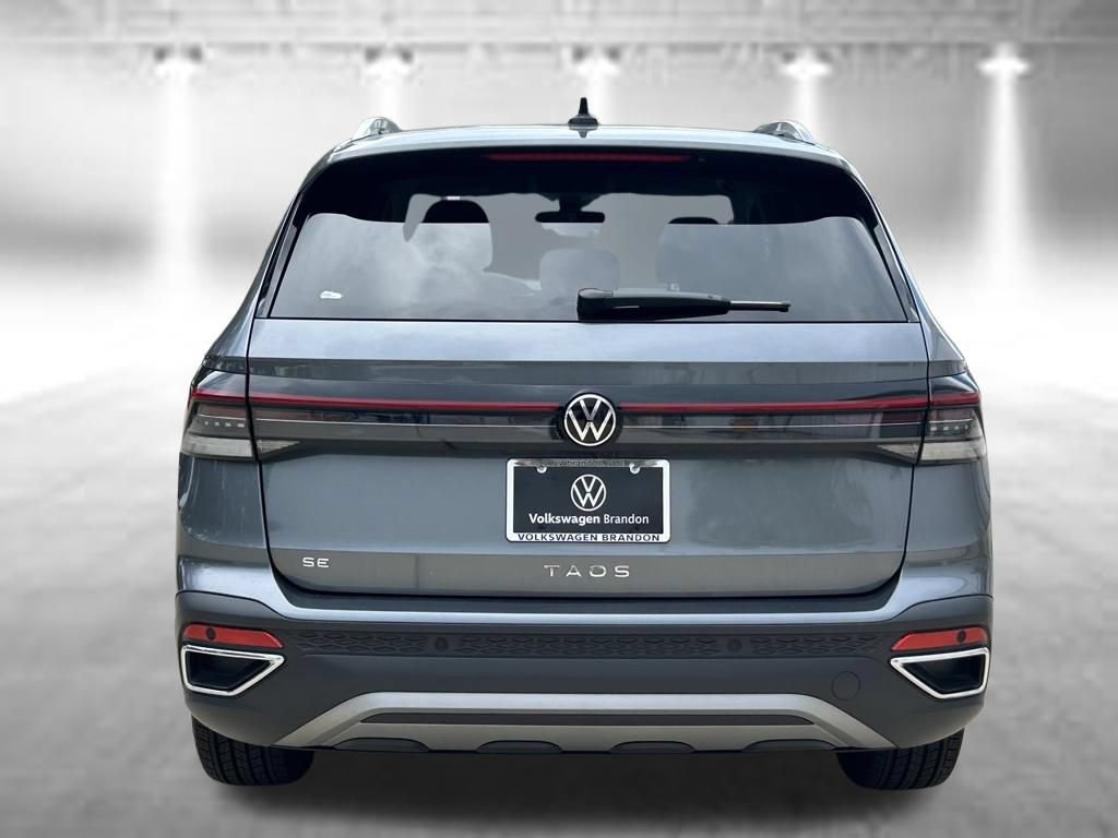 Certified 2026 Volkswagen Taos SE w/ Black Wheel Package FWD image 4