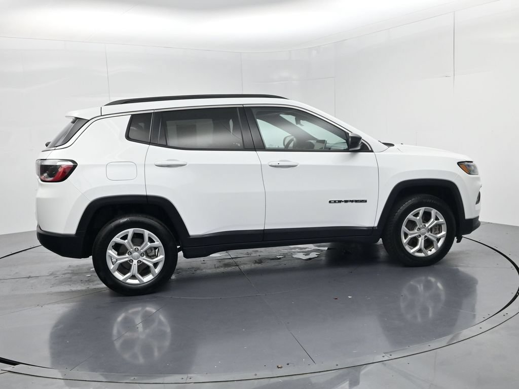 Used 2024 Jeep Compass Latitude AWD/4WD image 8