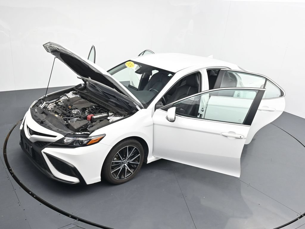 Used 2024 Toyota Camry SE w/ Cold Weather Package FWD image 40