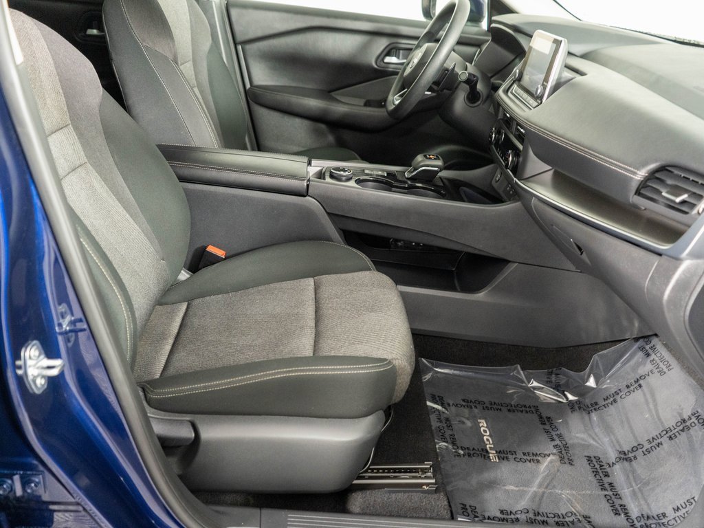 Used 2024 Nissan Rogue SV image 8
