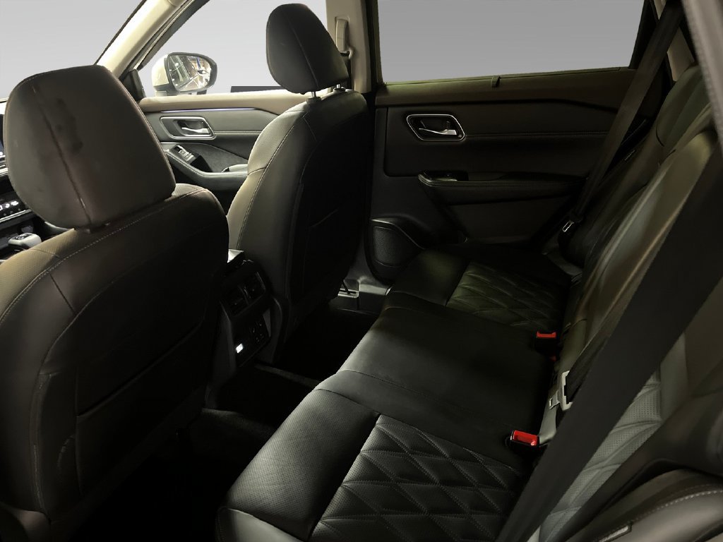 Used 2023 Nissan Rogue Platinum w/ Platinum Premium Package FWD image 17