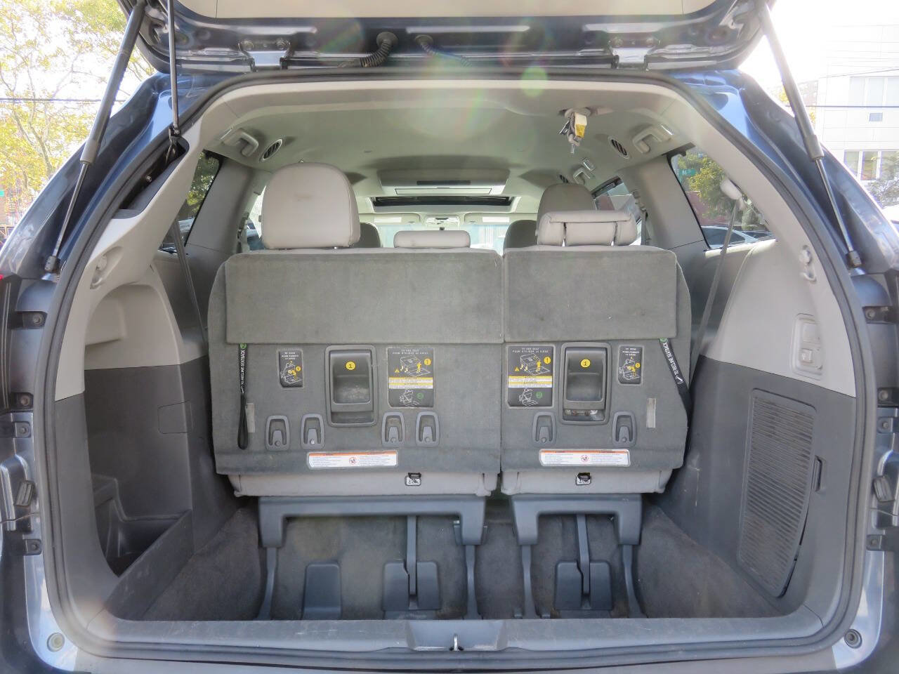 Used 2016 Toyota Sienna XLE Premium image 28