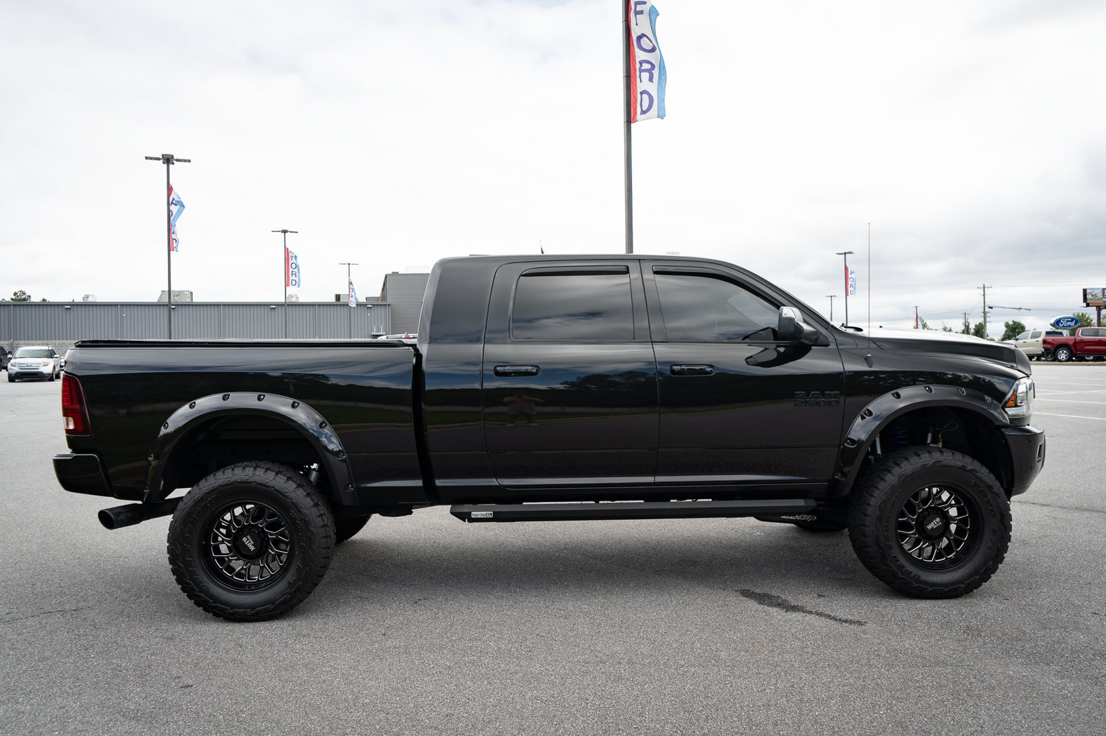 Used 2018 RAM 2500 Laramie w/ Sport Appearance Group AWD/4WD image 11