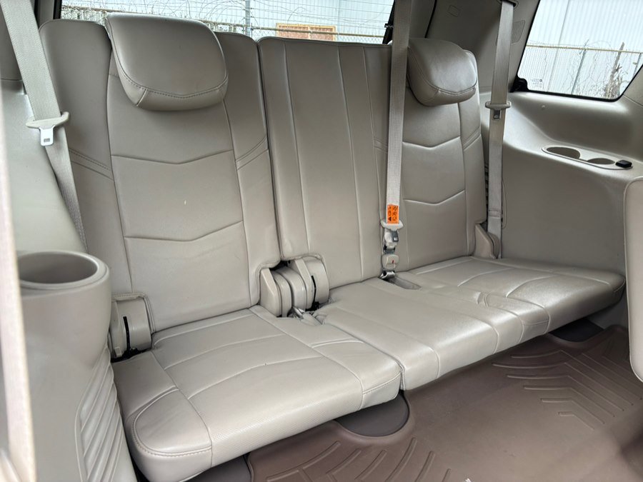 Used 2018 Cadillac Escalade Premium Luxury AWD/4WD image 17