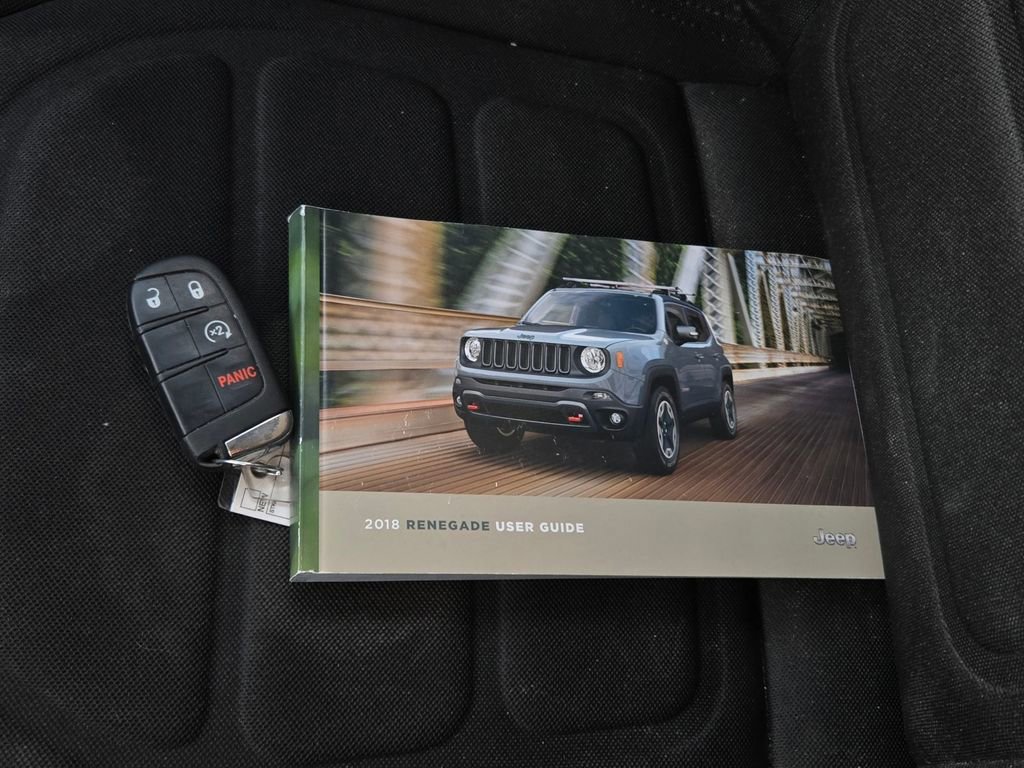 Used 2018 Jeep Renegade Latitude AWD/4WD image 11