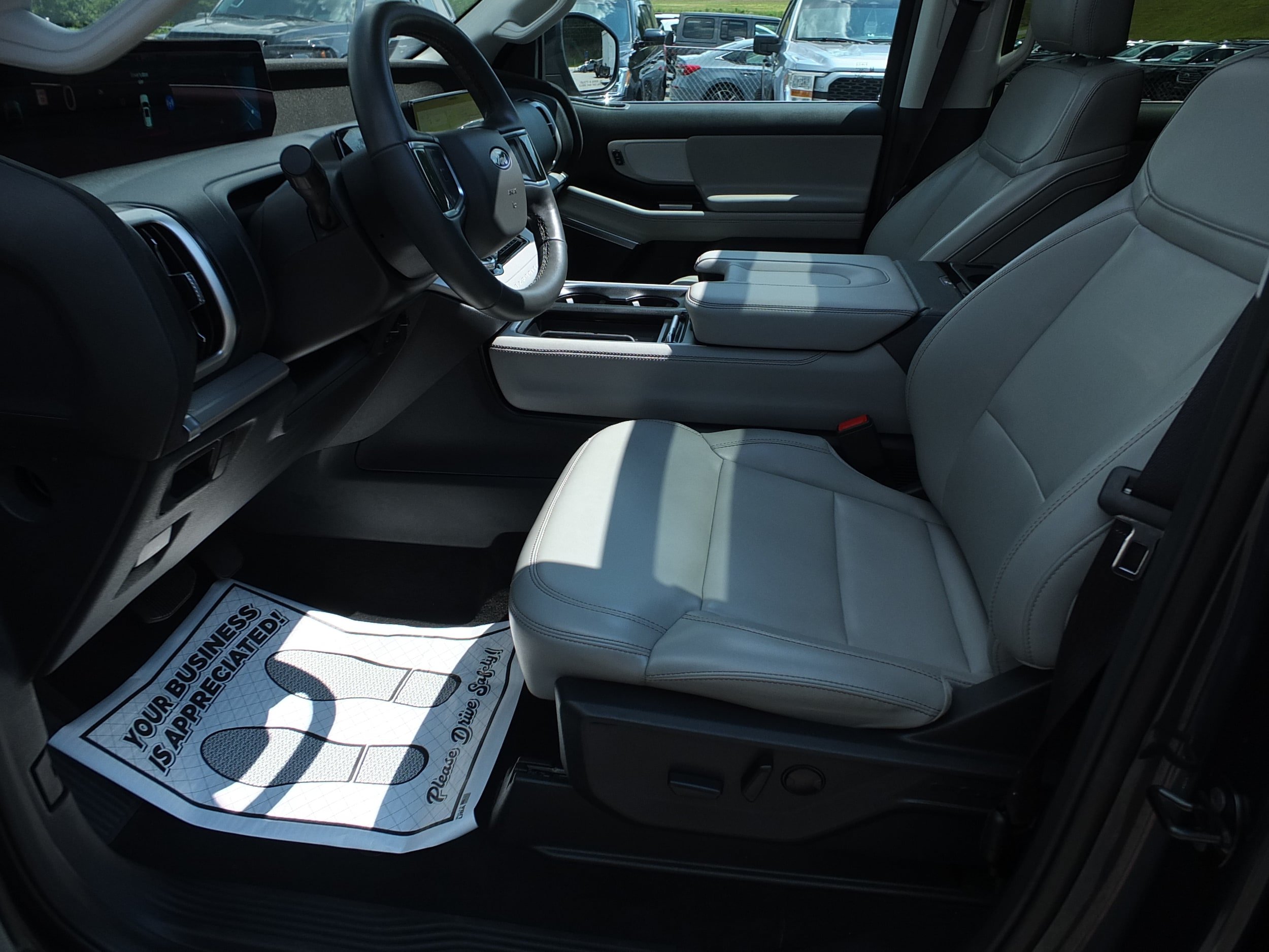 Used 2025 Ford Expedition Max Active RWD image 12