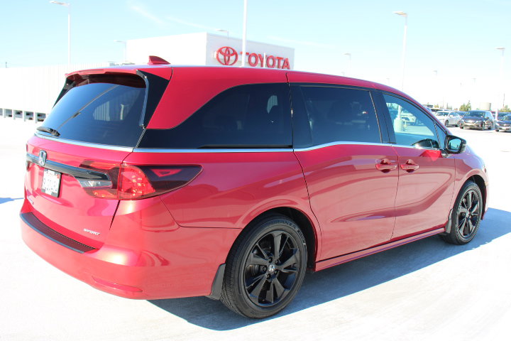 Used 2024 Honda Odyssey Sport image 3