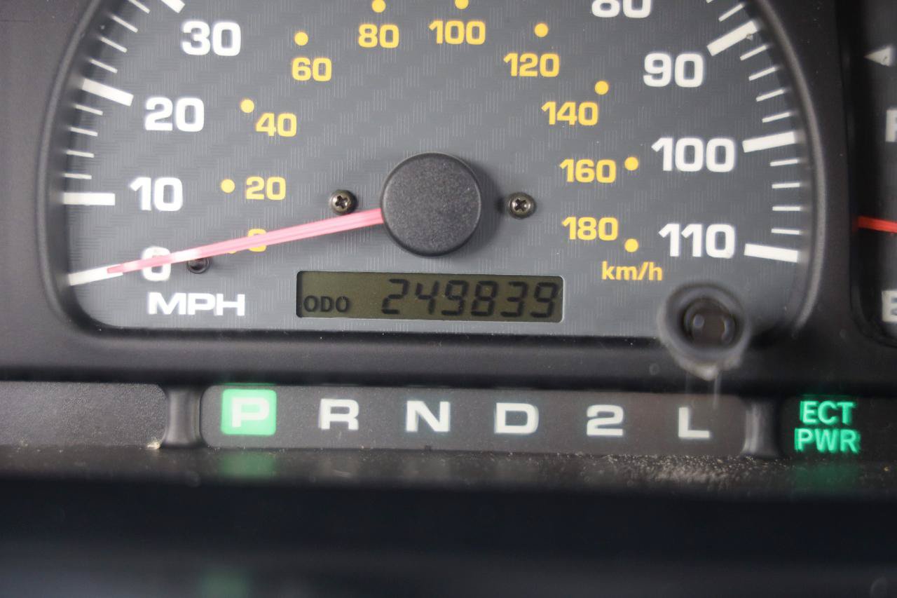 Used 2000 Toyota 4Runner SR5 w/ Upgrade Value Pkg 2 RWD image 27