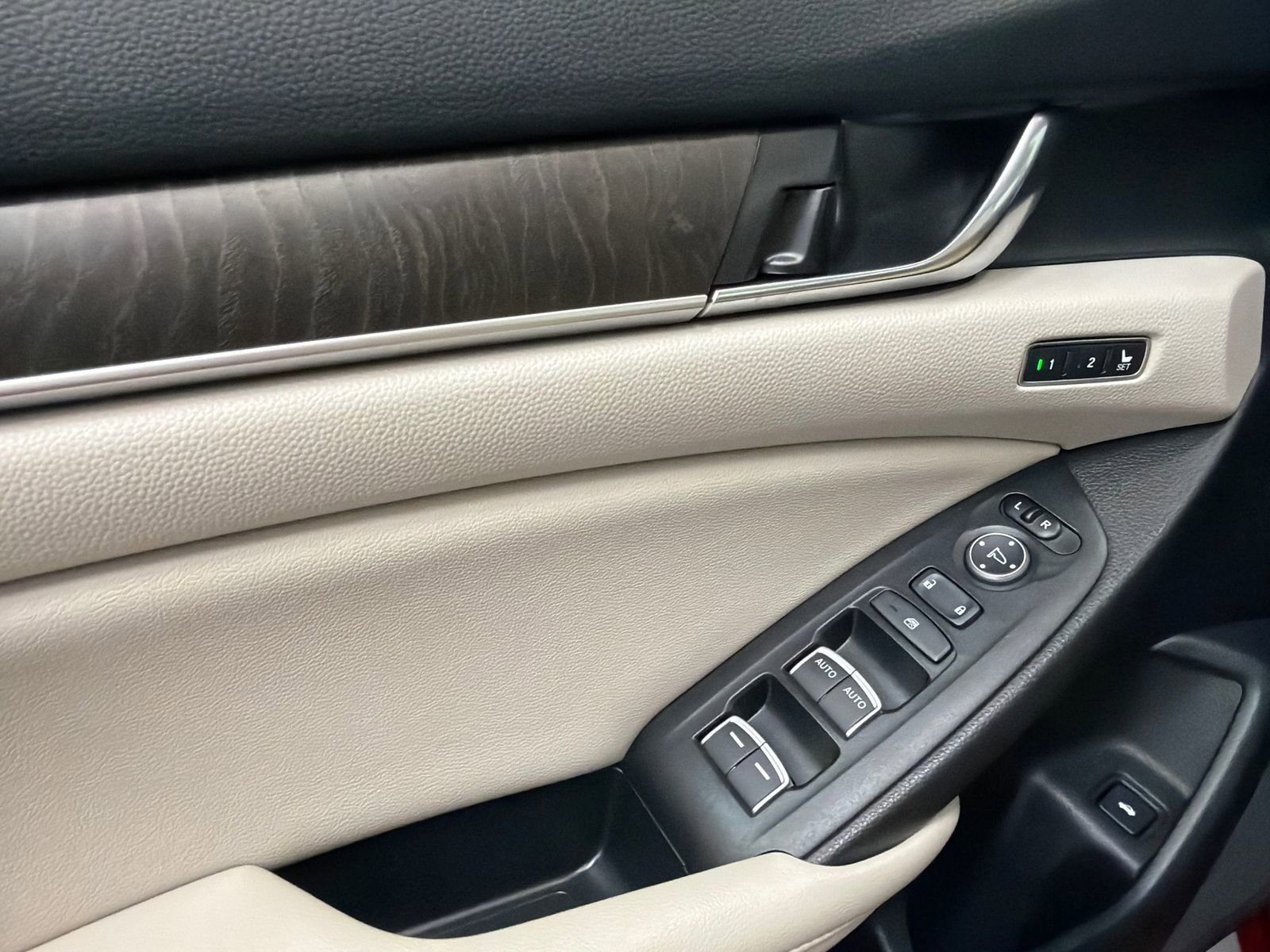Used 2022 Honda Accord EX-L image 32