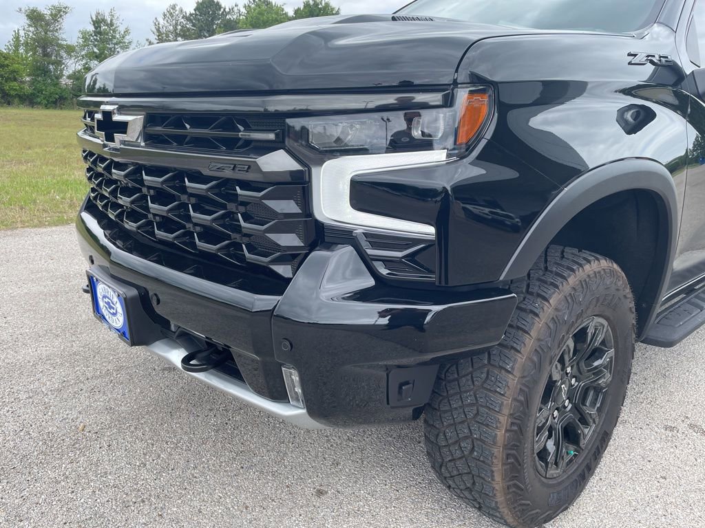 Used 2025 Chevrolet Silverado 1500 ZR2 w/ Technology Package image 9