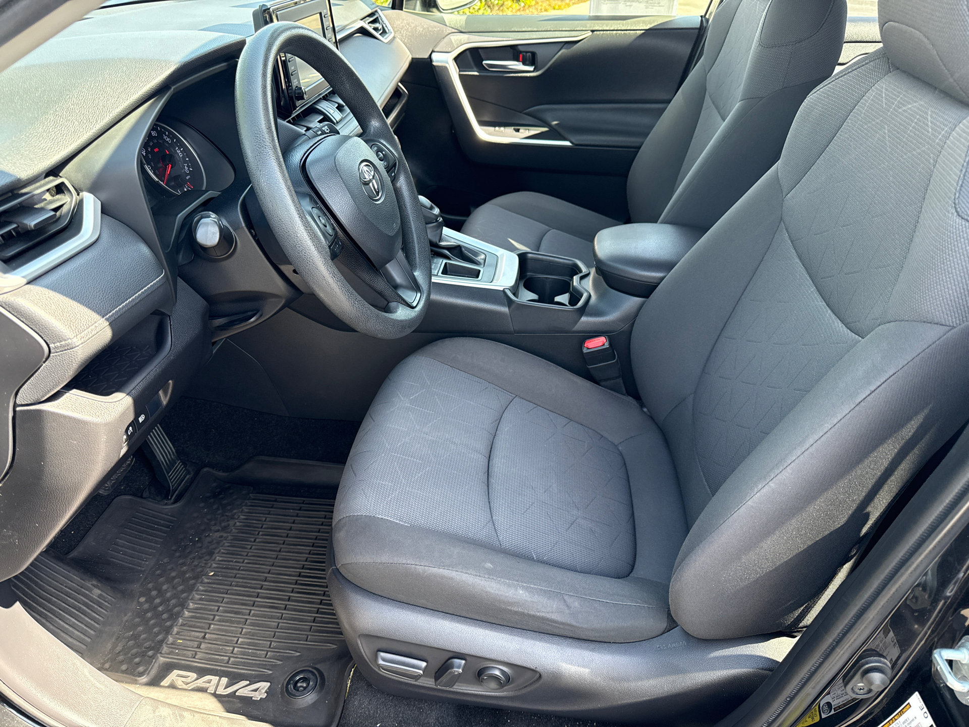 Used 2020 Toyota RAV4 XLE w/ All Weather Liner Package image 21