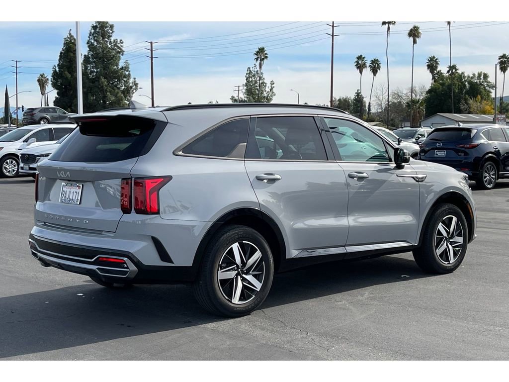 Used 2022 Kia Sorento EX w/ Panoramic Sunroof Package image 7