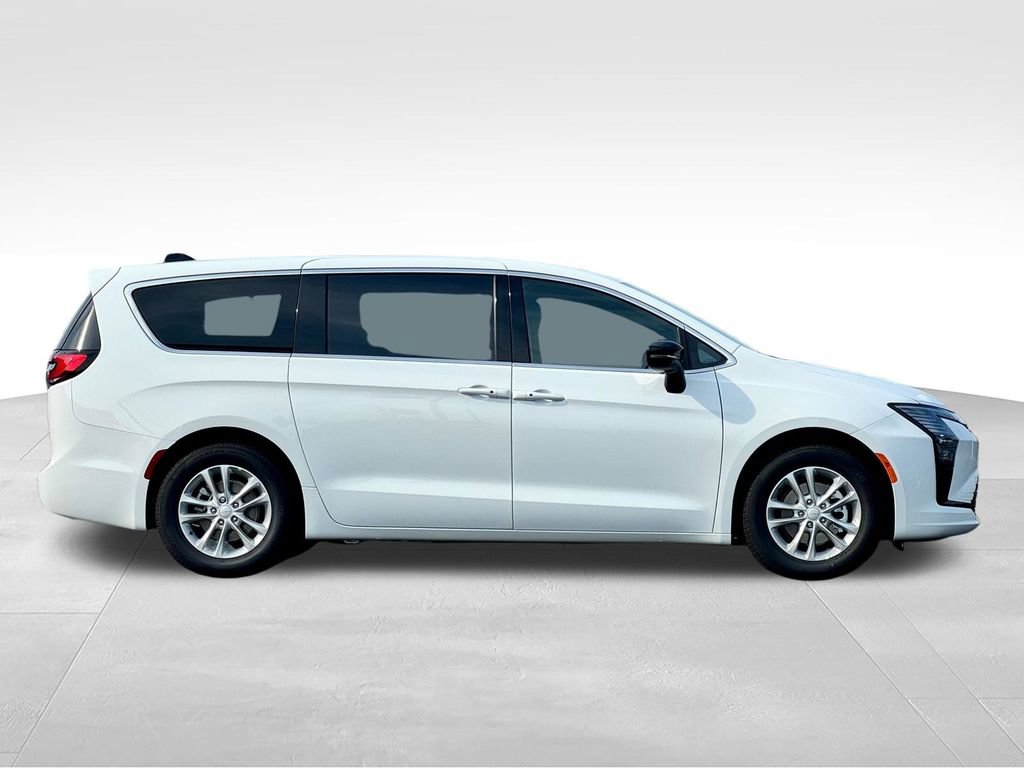 New 2027 Chrysler Pacifica Select FWD image 8
