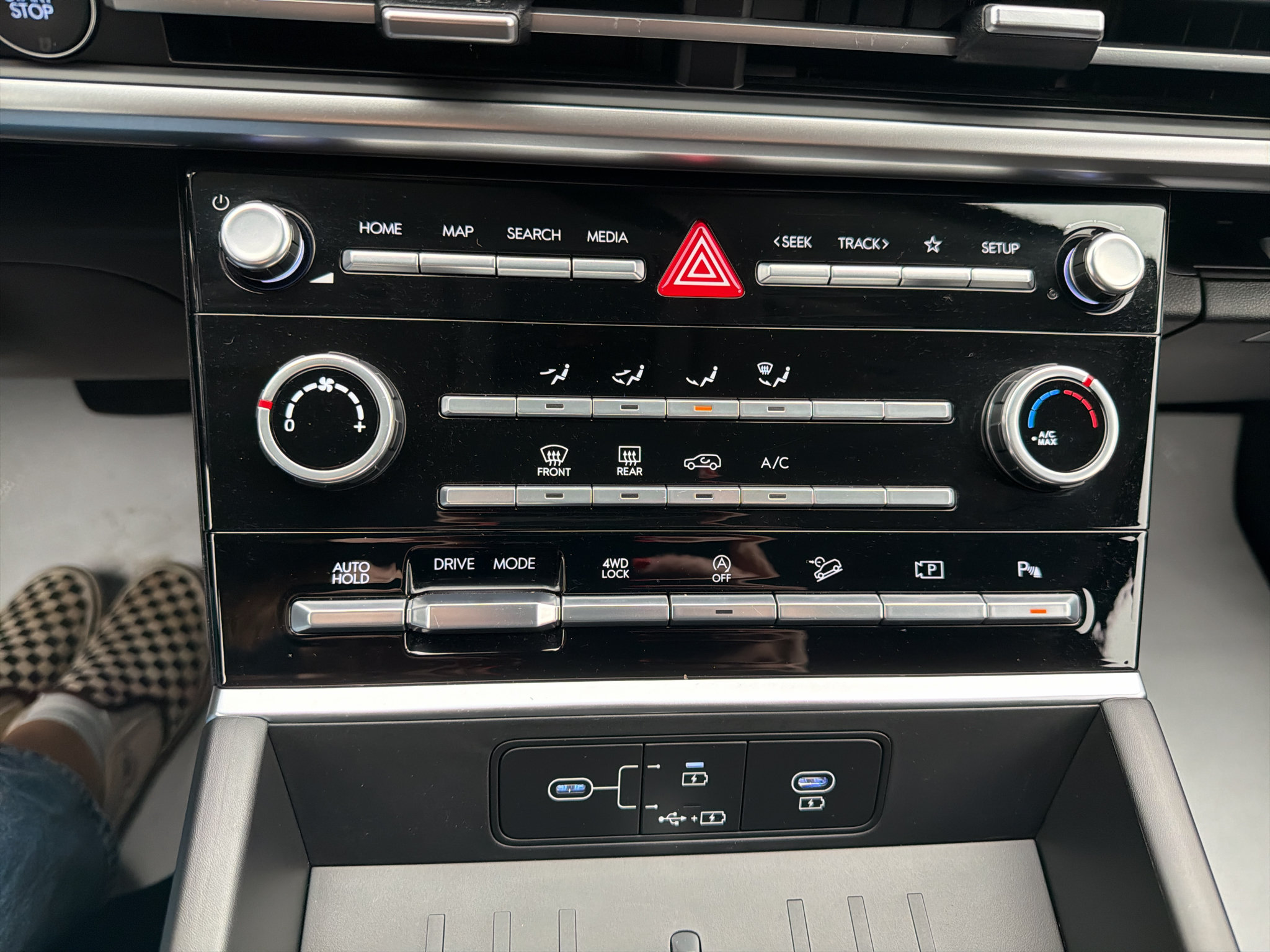 Certified 2025 Hyundai Santa Fe SE AWD/4WD image 18
