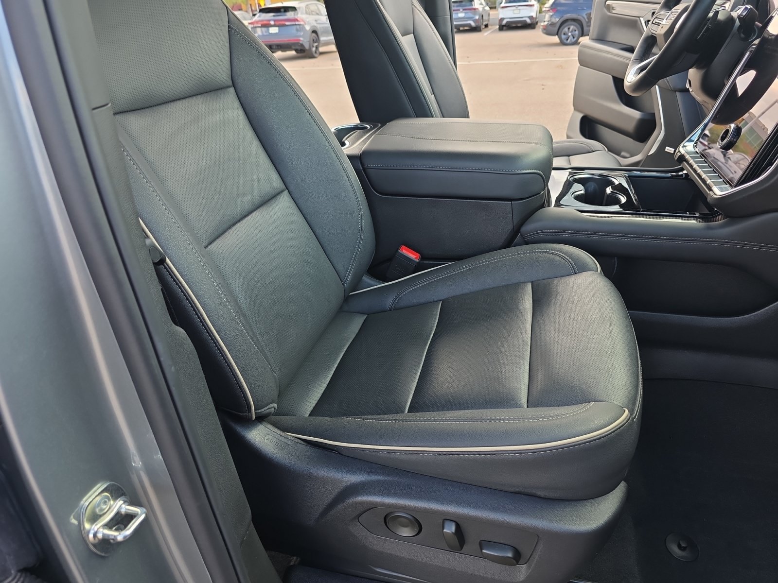 Used 2026 GMC Yukon Elevation AWD/4WD image 19