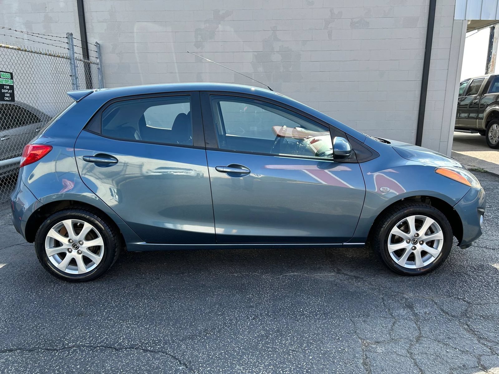 Used 2014 MAZDA MAZDA2 Touring FWD image 4
