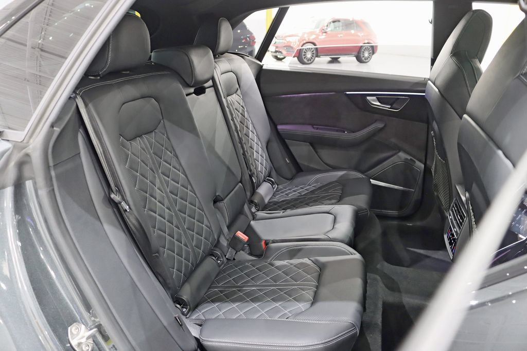 Used 2022 Audi SQ8 Prestige AWD/4WD image 32