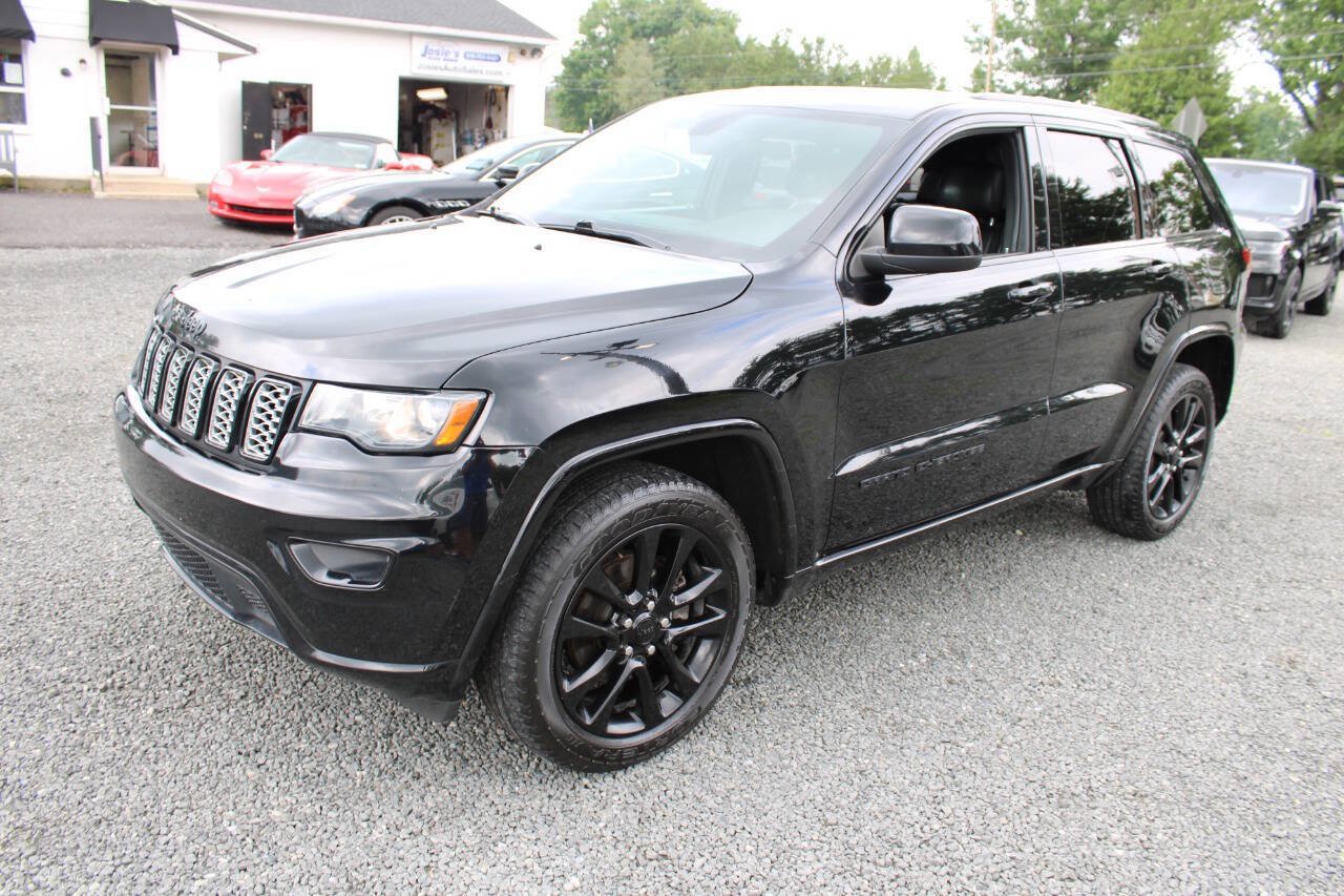 Used 2018 Jeep Grand Cherokee Altitude AWD/4WD image 2