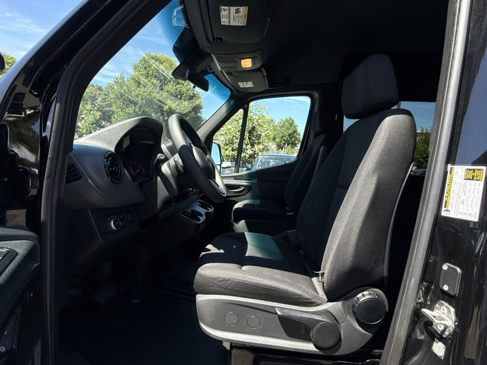 Used 2024 Mercedes-Benz Sprinter 2500 image 13