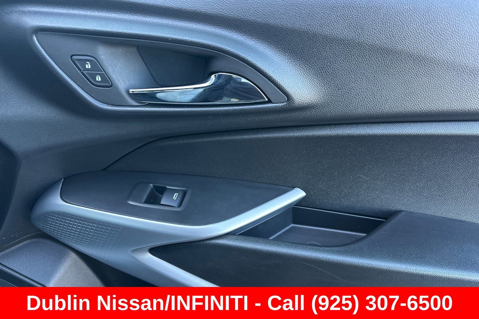 Used 2025 Chevrolet Trax RS FWD image 22
