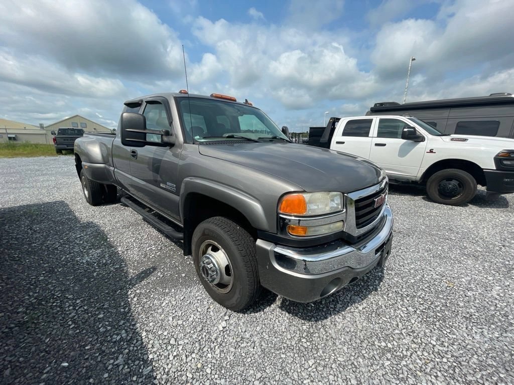 Used 2007 GMC Sierra 3500 SLT w/ Heavy-Duty Power Package AWD/4WD image 3