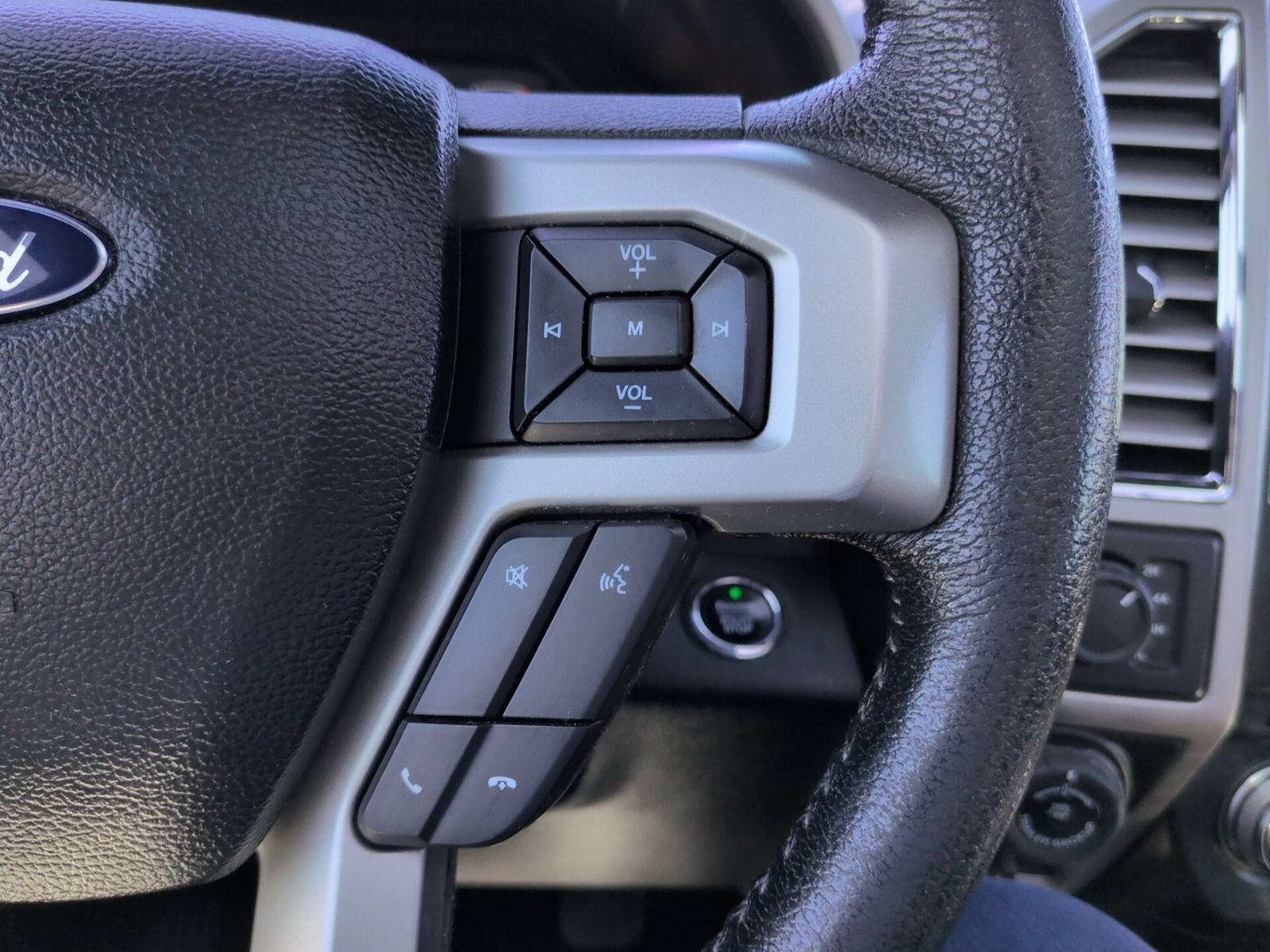 Used 2016 Ford F150 Lariat w/ Equipment Group 502A Luxury AWD/4WD image 19