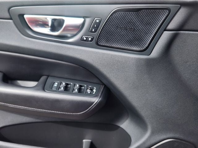 Certified 2023 Volvo XC60 B5 Plus AWD/4WD image 10