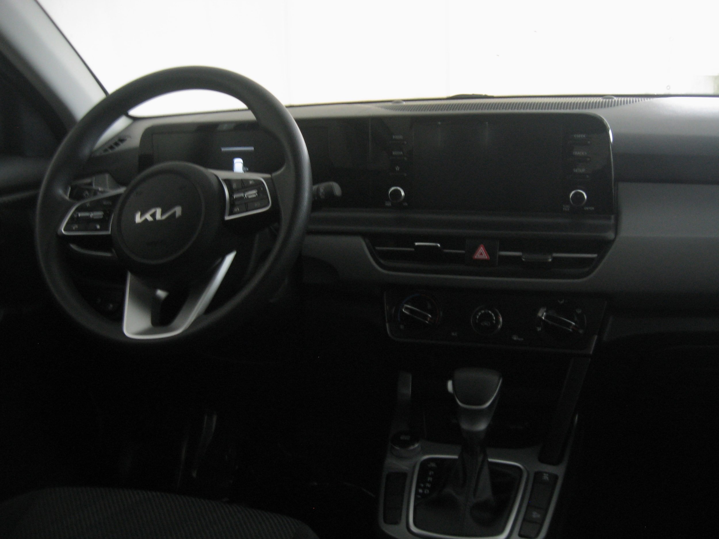 Used 2024 Kia Seltos LX AWD/4WD image 2