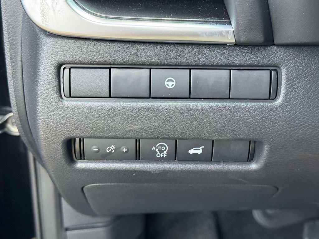 Certified 2026 Nissan Rogue SV AWD/4WD image 19